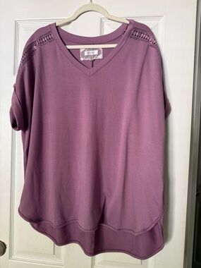 Cupio Mauve V-Neck Crochet-Trim Pullover